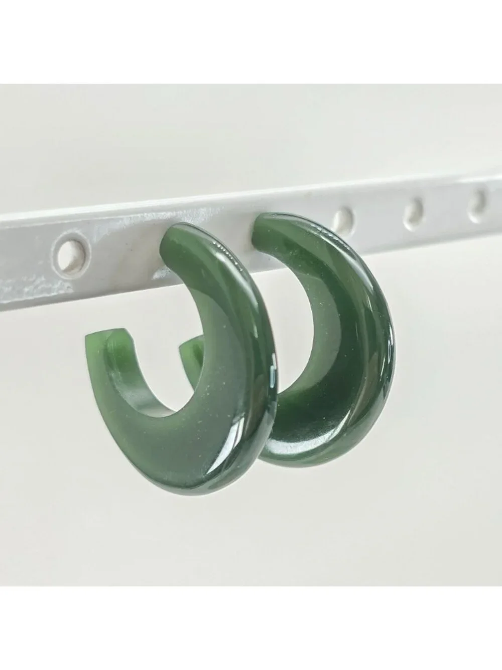 Green Jadite? Hoop Crescent Earrings With Gold-Tone Stud Closure LI625